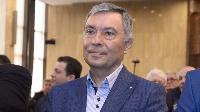 Георги Попов кацна в София, задържаха го на пистата
